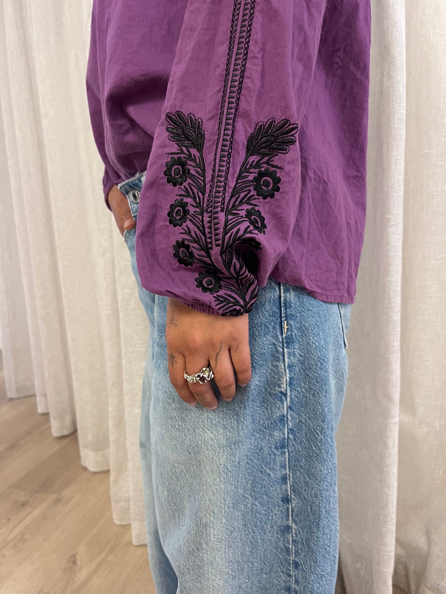 VINTAGE EMBROIDERED TOP